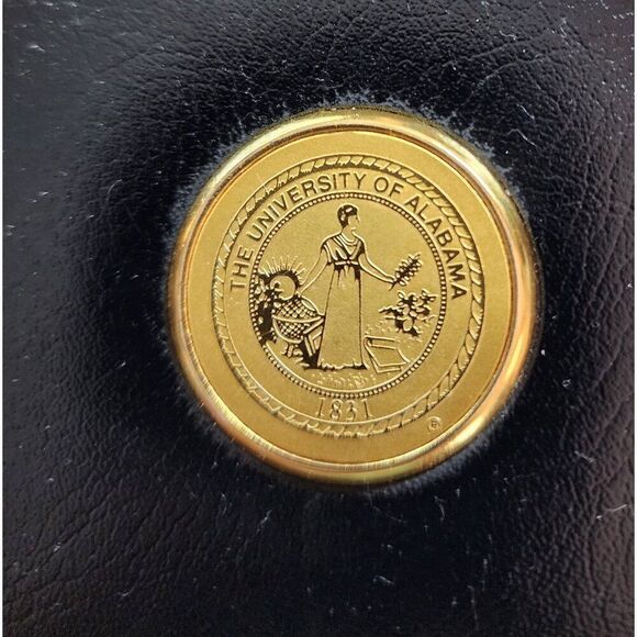The University Of Alabama Black Leather Zippered Portfolio With Gold Medallion - Picture 2 of 4